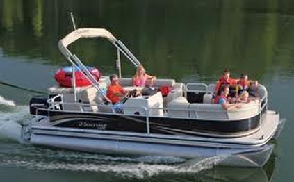 Family at play on this 20' pontoon boat